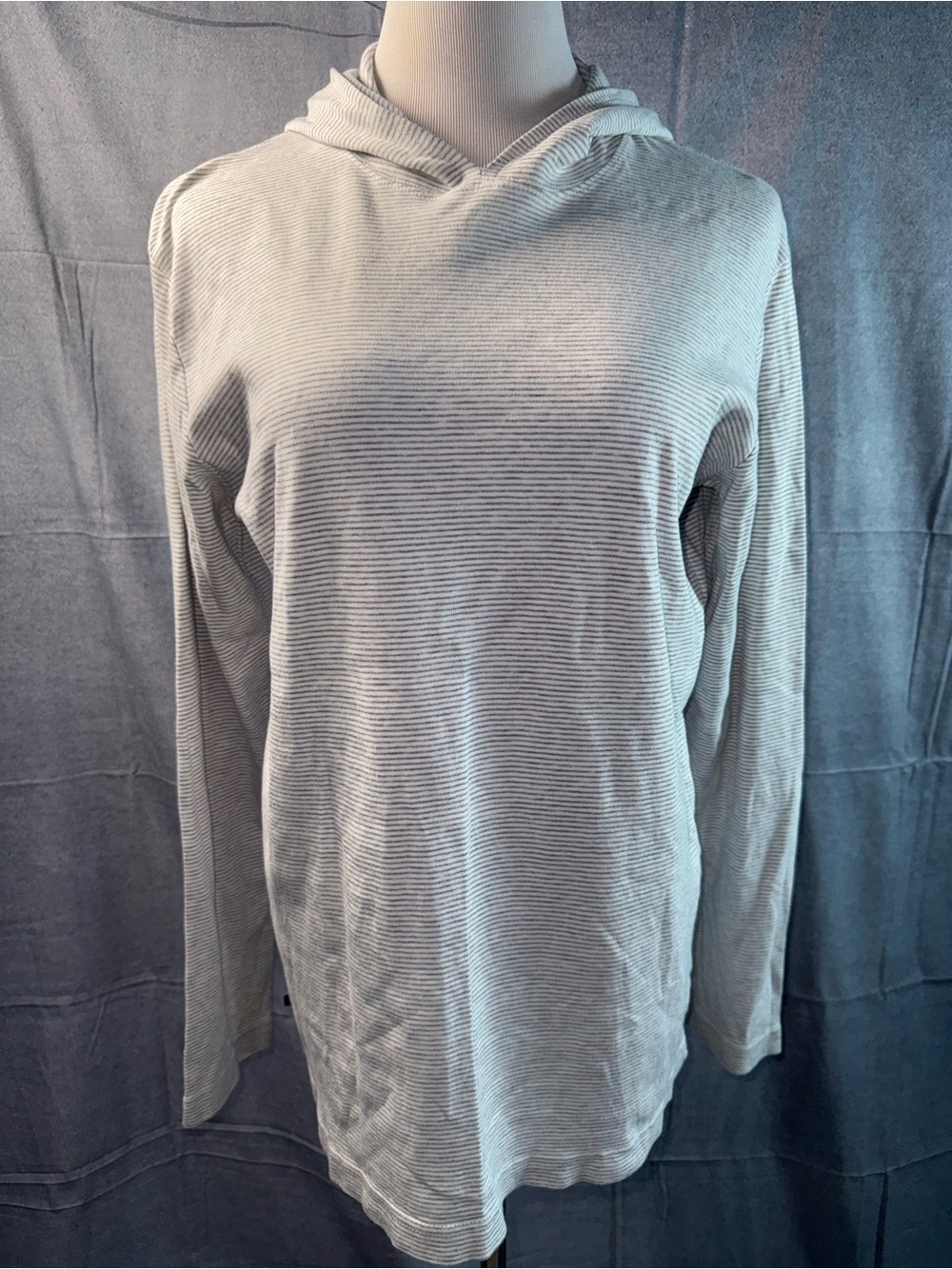 1518-Travis Mathew Light Gray Striped Hooded Women's Top
